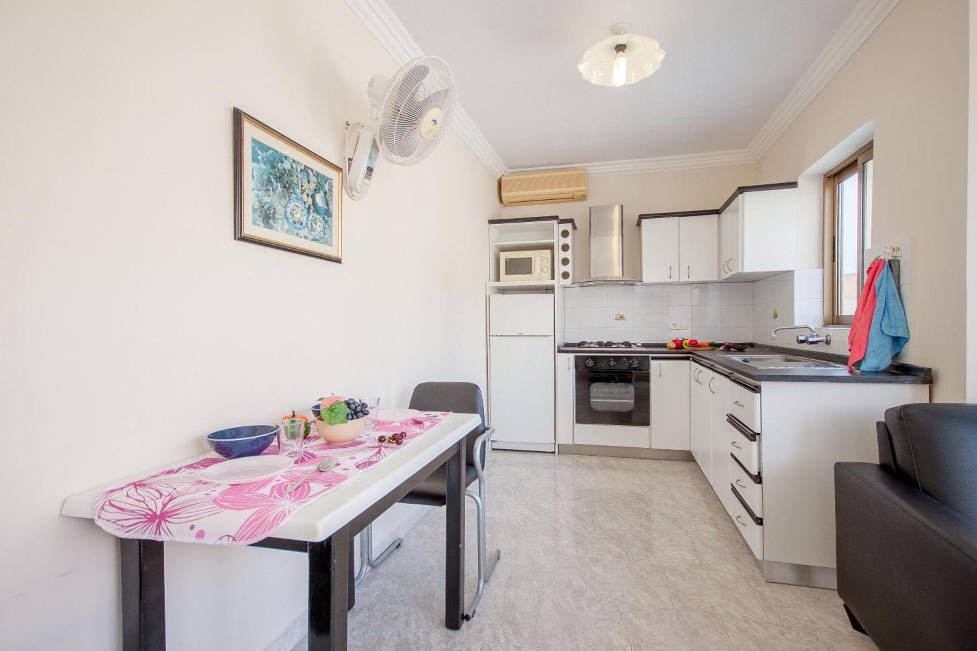 Pool & Sea Merill Apartments Mellieha Room photo